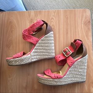 PRICE ⬇️💥 Adorable wedges!